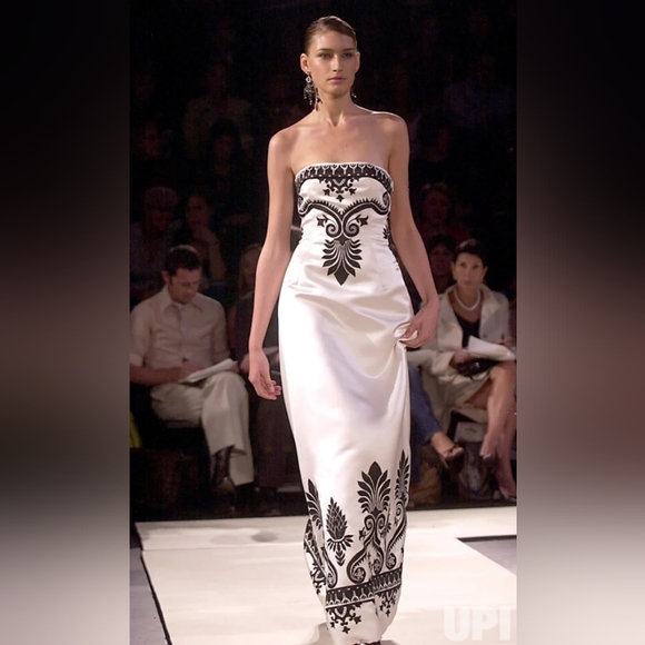 $9,800 OSCAR DE LA RENTA EXCLUS SILK EMBR RED CARPET BOND 007 RUNWAY GOWN US 6 - Picture 3 of 16